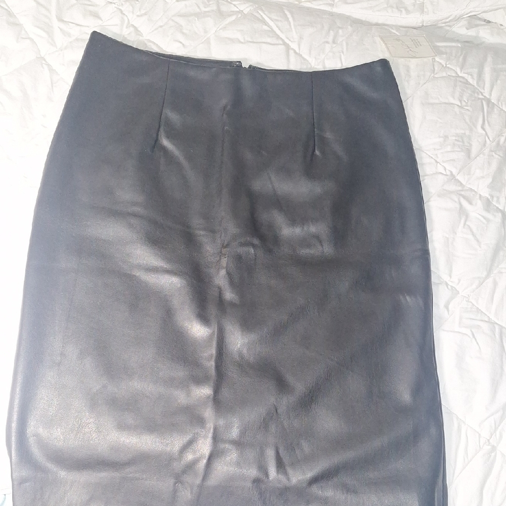 Elegant Black Leather Skirt